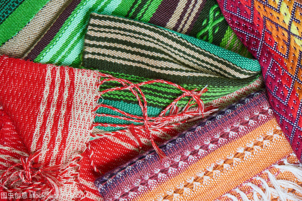 斑斕織物 手工藝術(shù)的細(xì)膩對(duì)話